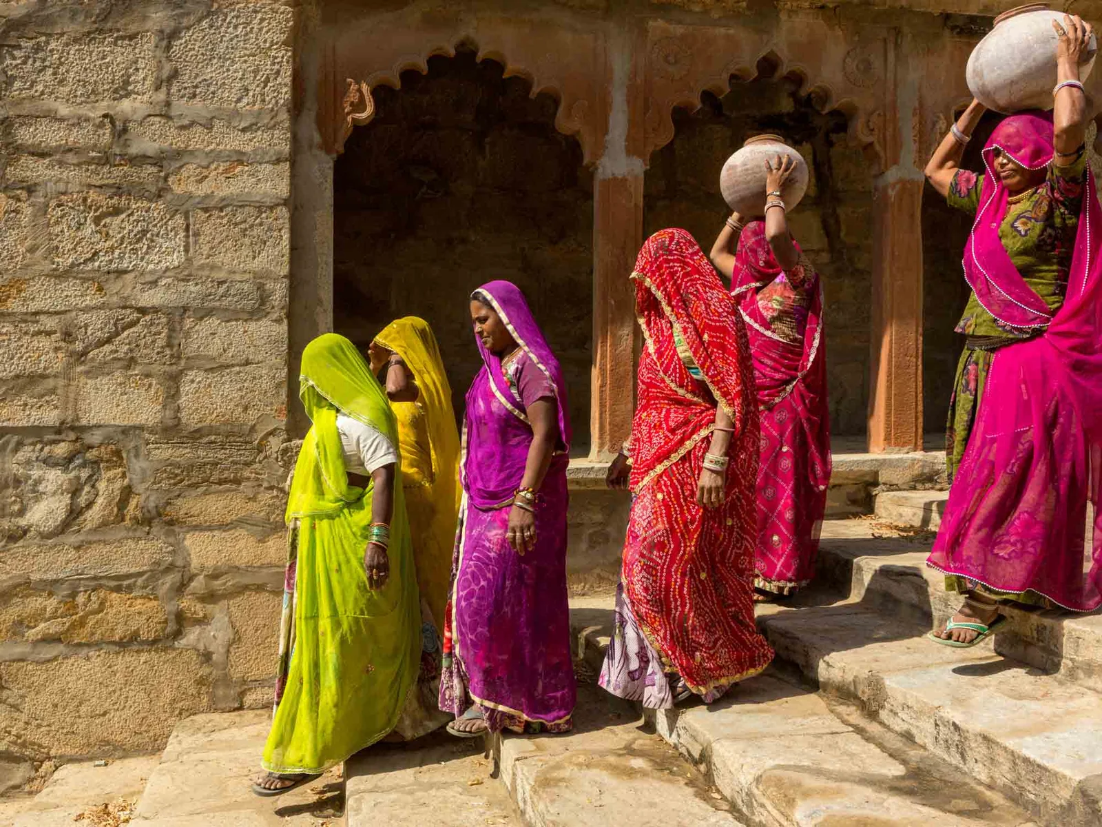 Women-carrying-Matkas-pots-Balara-Village-Near-Jodhpur-India